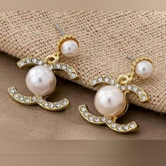 Chanel Style Brooch and Earrings - Picture 9 of 10